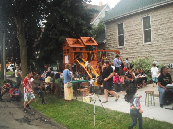 2013-0727-blockparty06